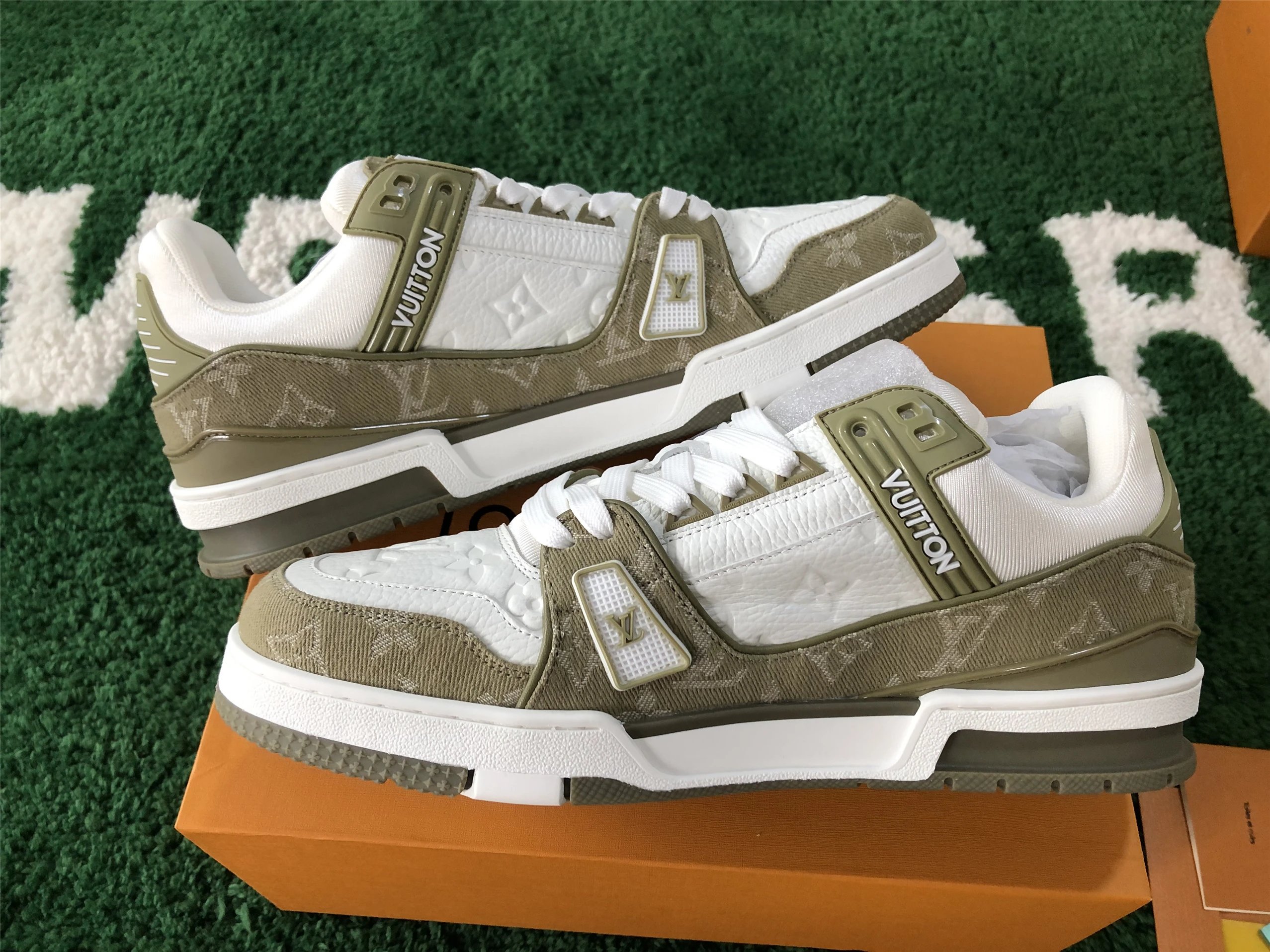 Louis Vuitton Archlight Purple Monogram Flower Sneakers - 49
