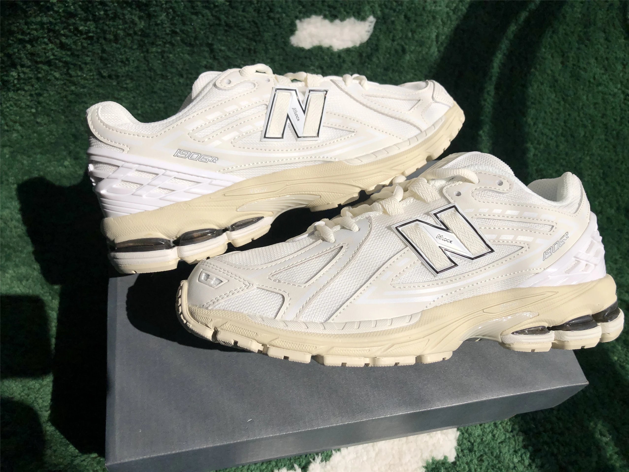 New Balance 9060 Pink Beige Chunky Sneakers - 11