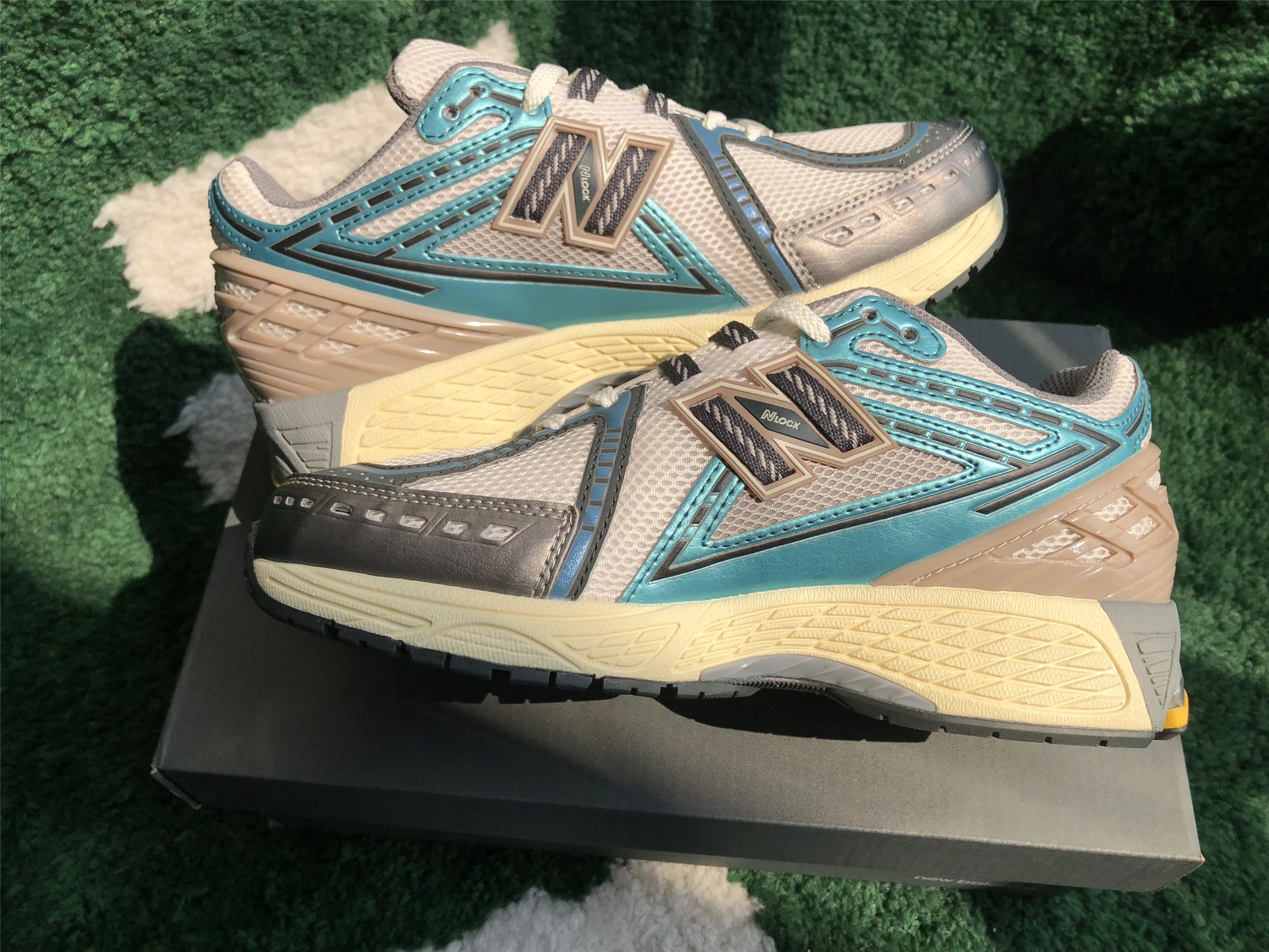 New Balance 9060 Pink Beige Chunky Sneakers - 20