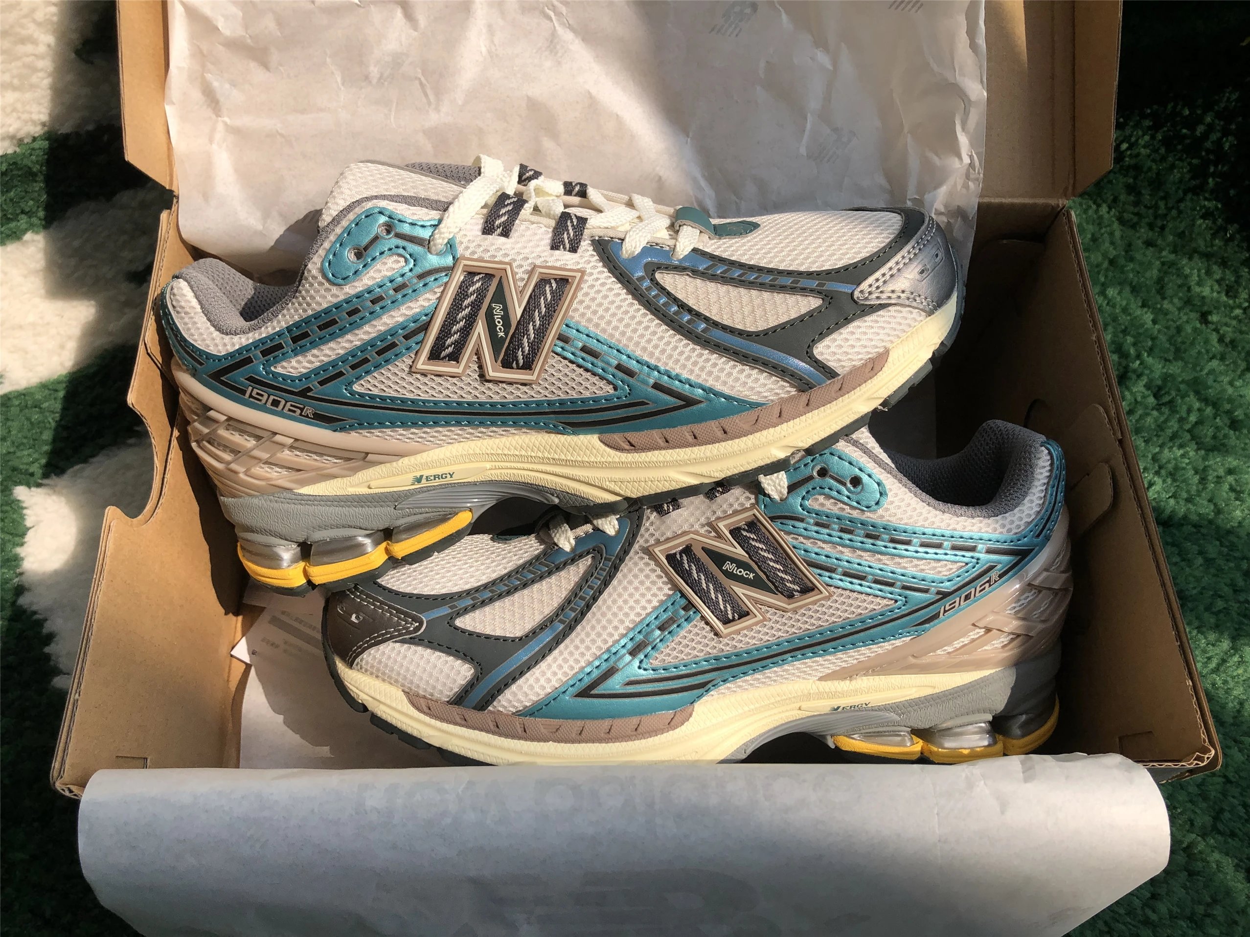New Balance 9060 Pink Beige Chunky Sneakers - 17
