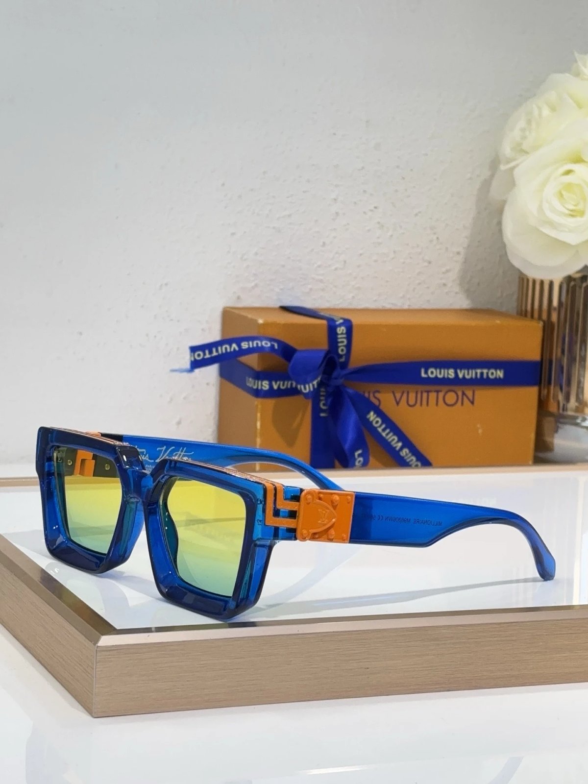 Louis Vuitton Monogram Square Sunglasses Emerald Green with Lime Tint Lenses product detail 43 in Litbuy spreadsheet finds