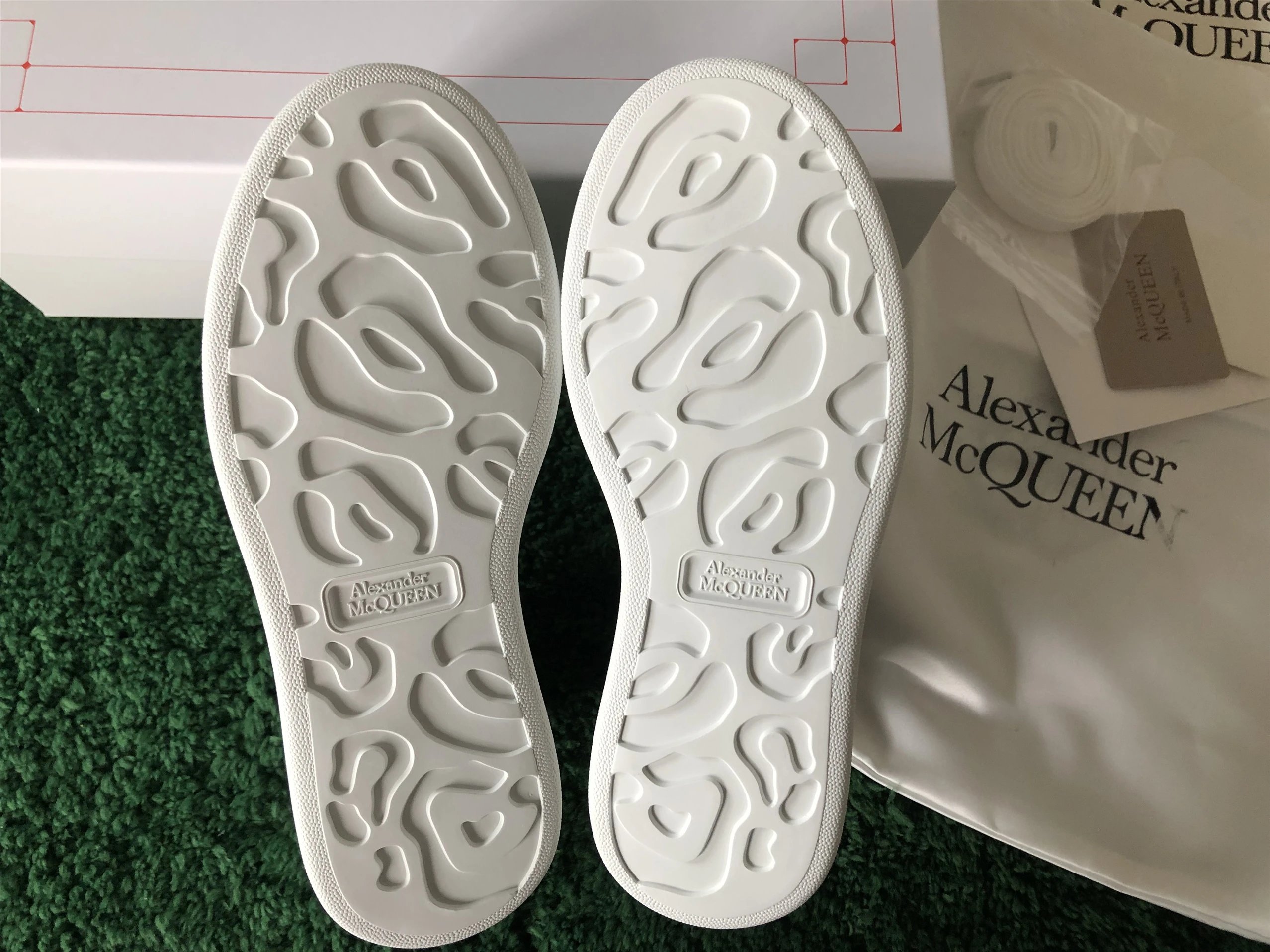 Alexander McQueen Oversized Sneakers White with Holographic Heel Tab Sneakers - 32