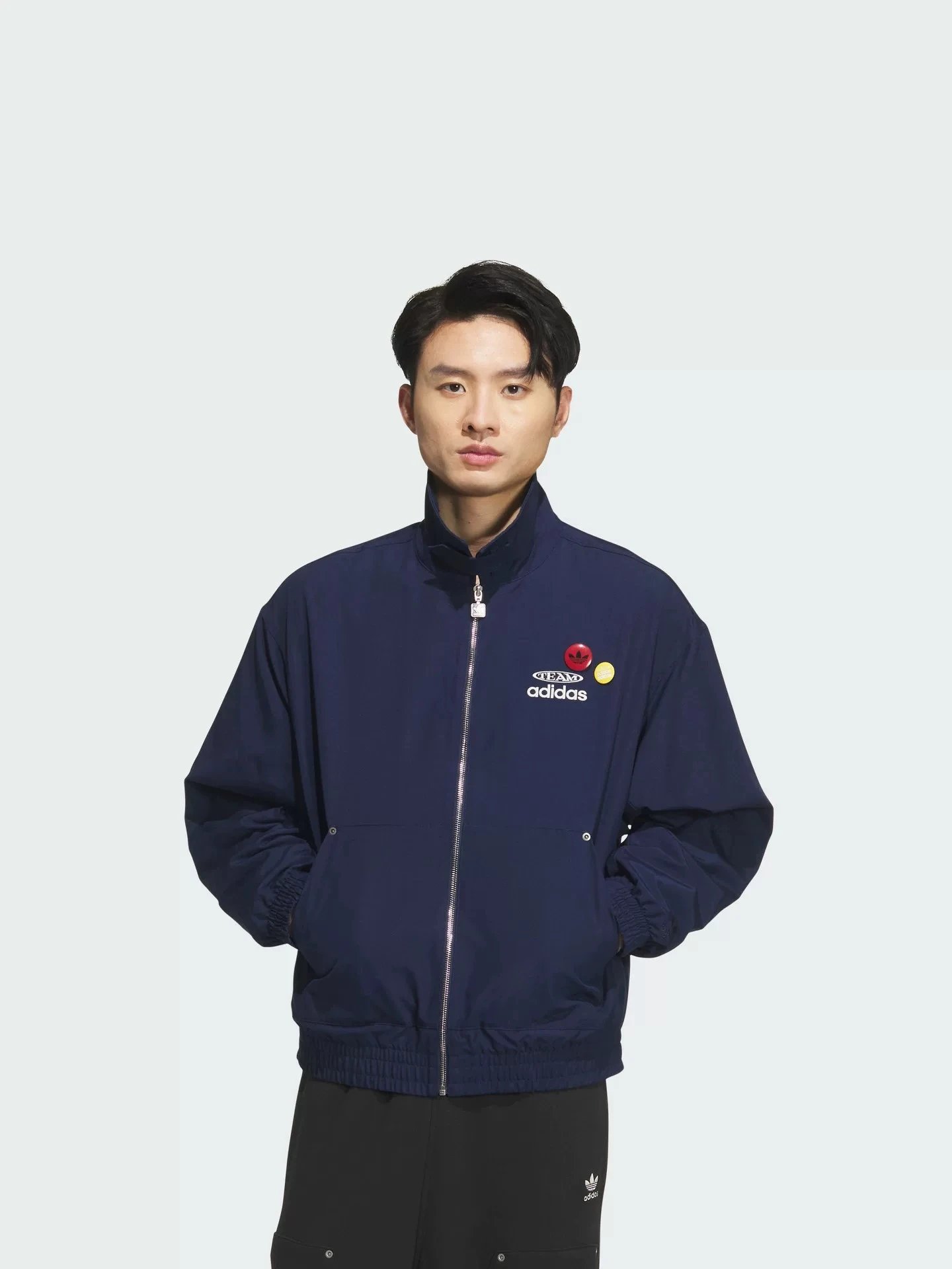 KC0135 (Badge - Deep Indigo) with accessories