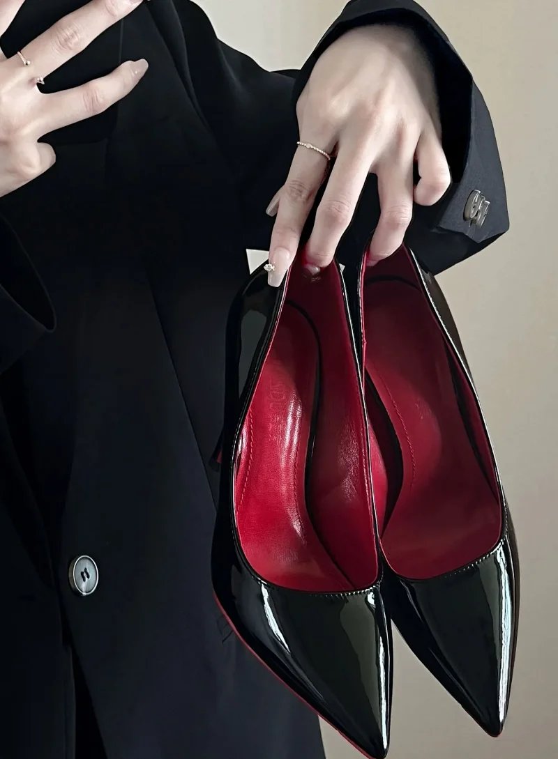 Black [Select 7cm red background with red inside]