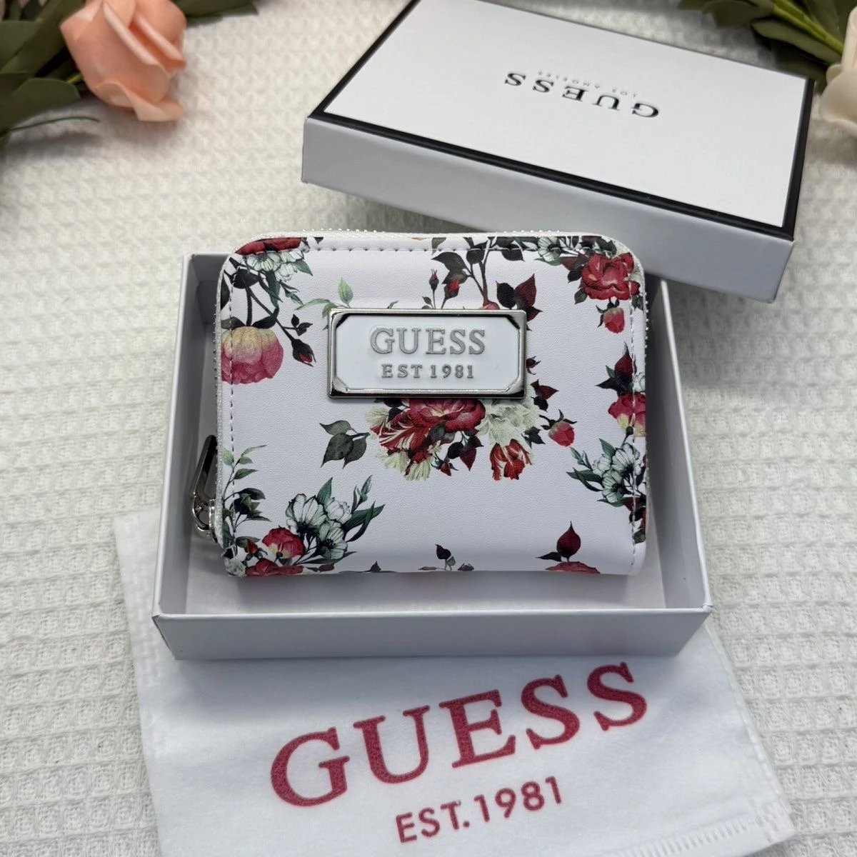 Guess Graffiti Print White Street Style Wallet