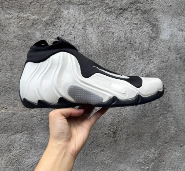 Nike Air Foamposite One White / Black Sneakers - 1