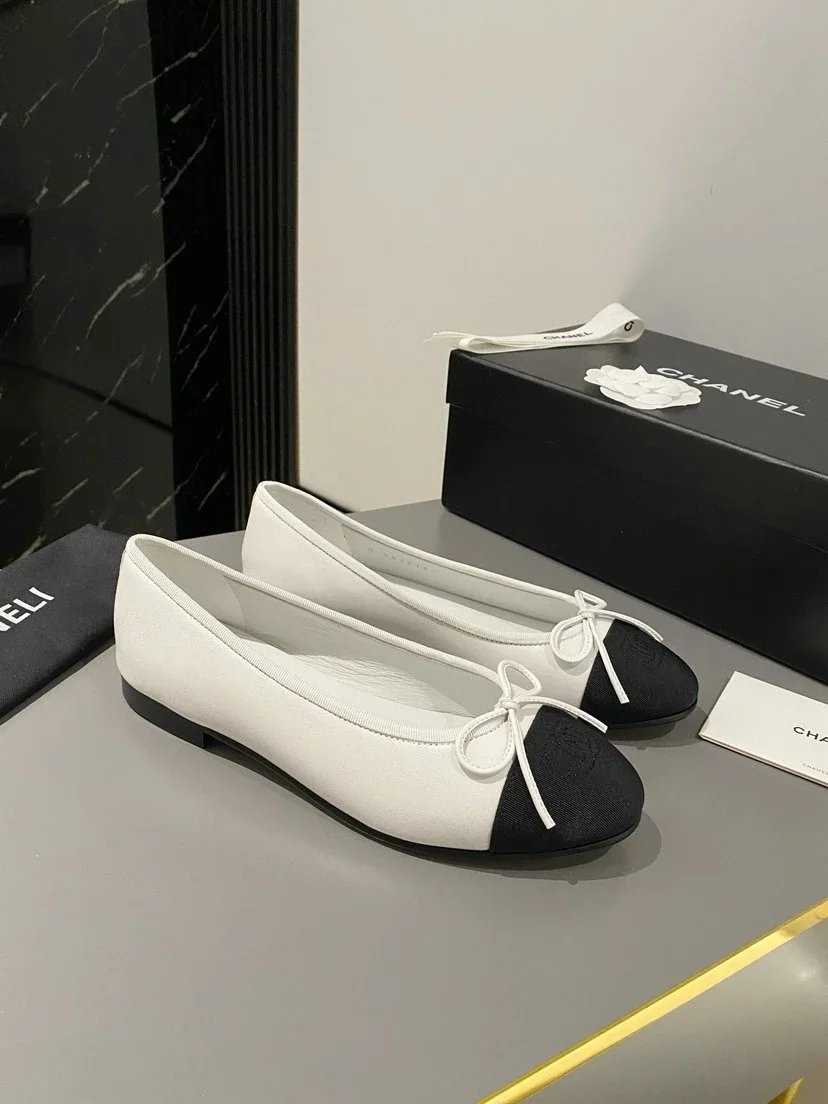 Chanel White Black B