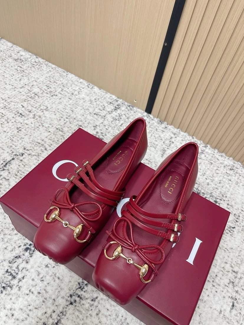 Gucci Horsebit Red S