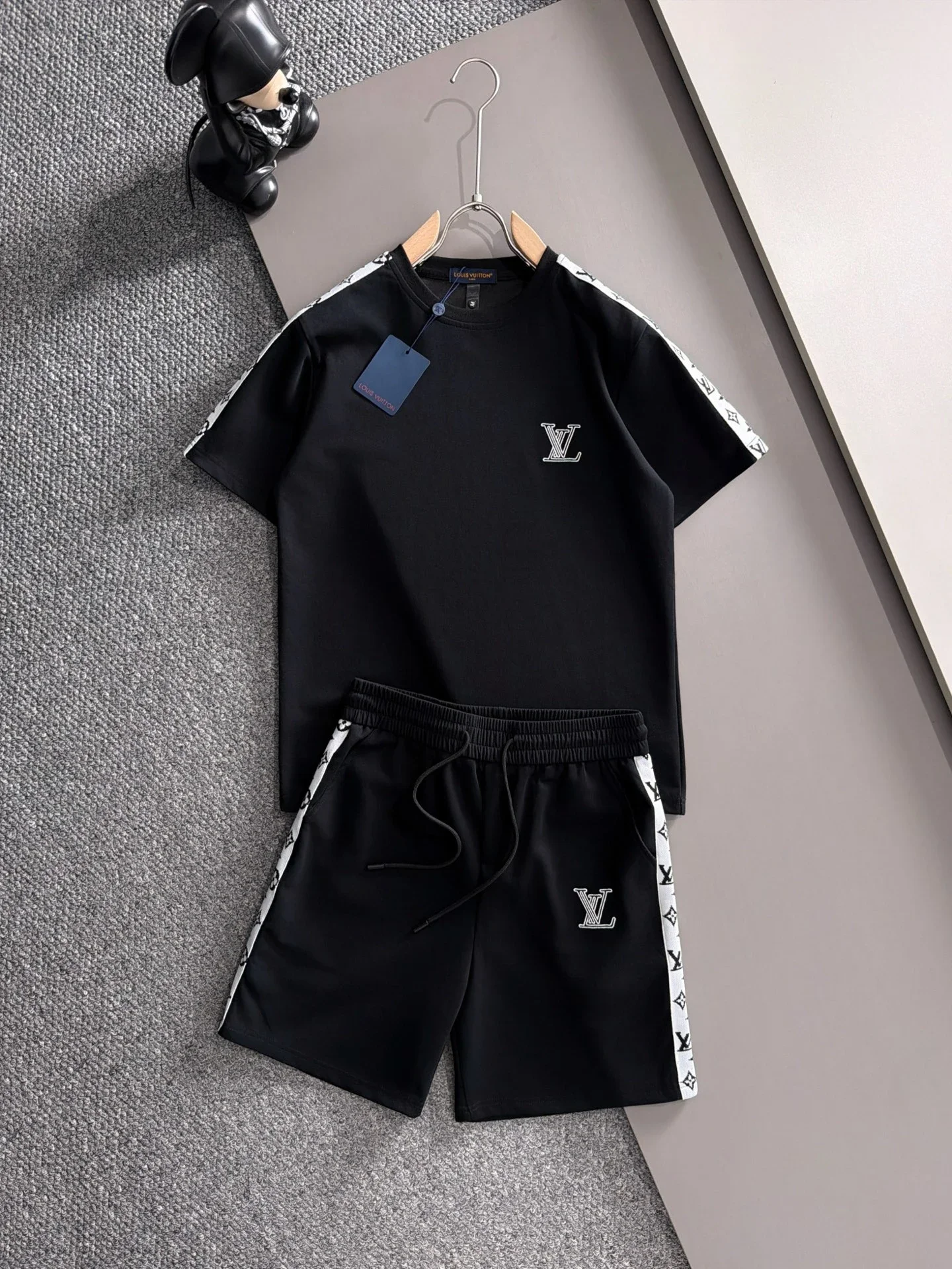 Louis Vuitton Black 