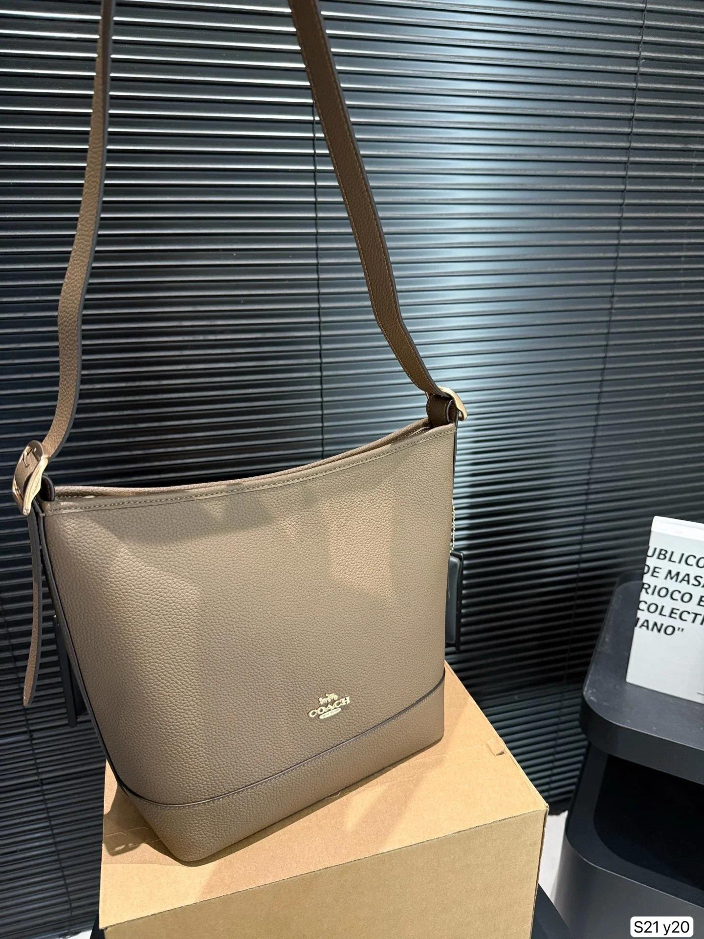 Coach Pebble Grain T
