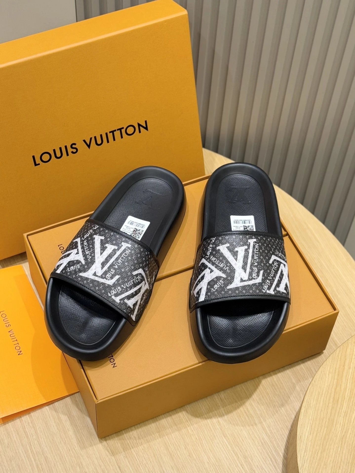Louis Vuitton Black 