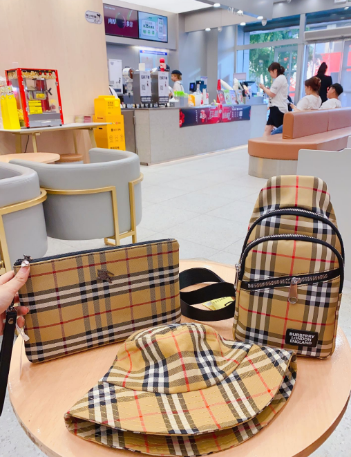 Burberry Vintage Check Beige Bag, Hat