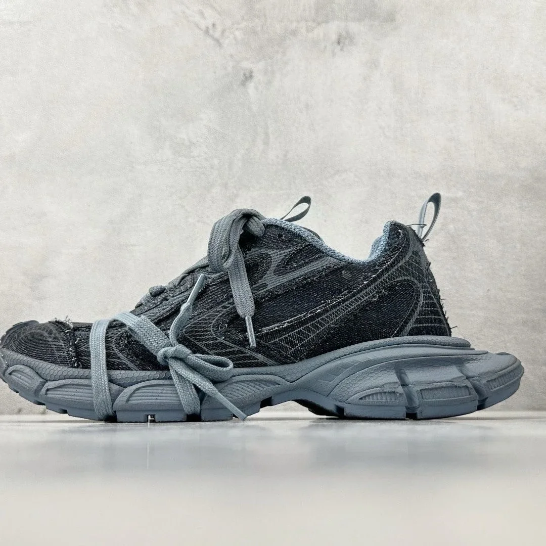 Balenciaga Triple S 