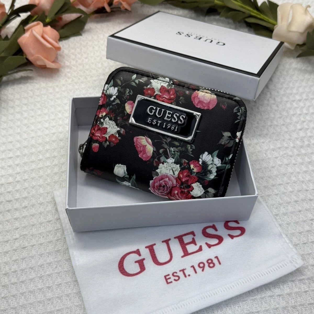 Guess Graffiti Print White Street Style Wallet