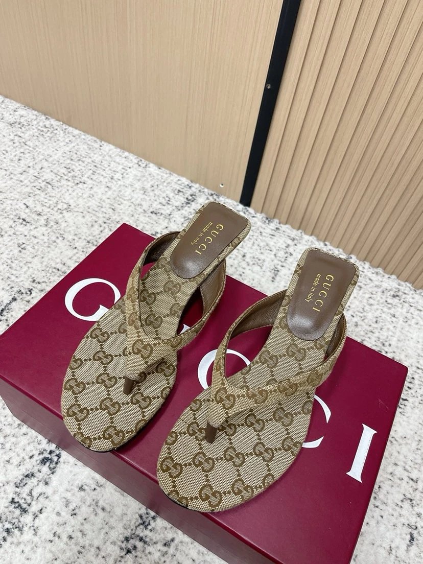 Gucci Beige Thong Sh