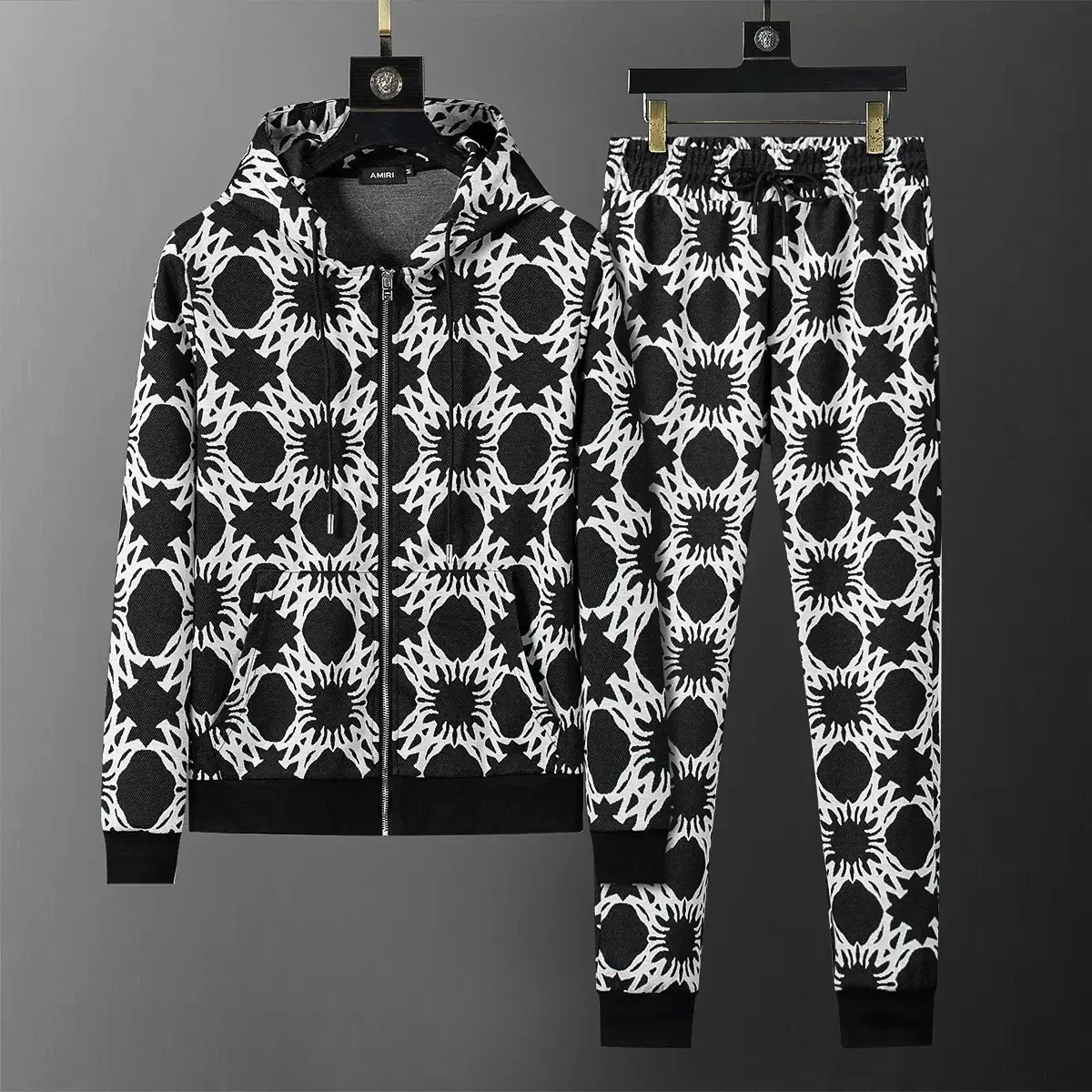 Long-sleeved suit - 7