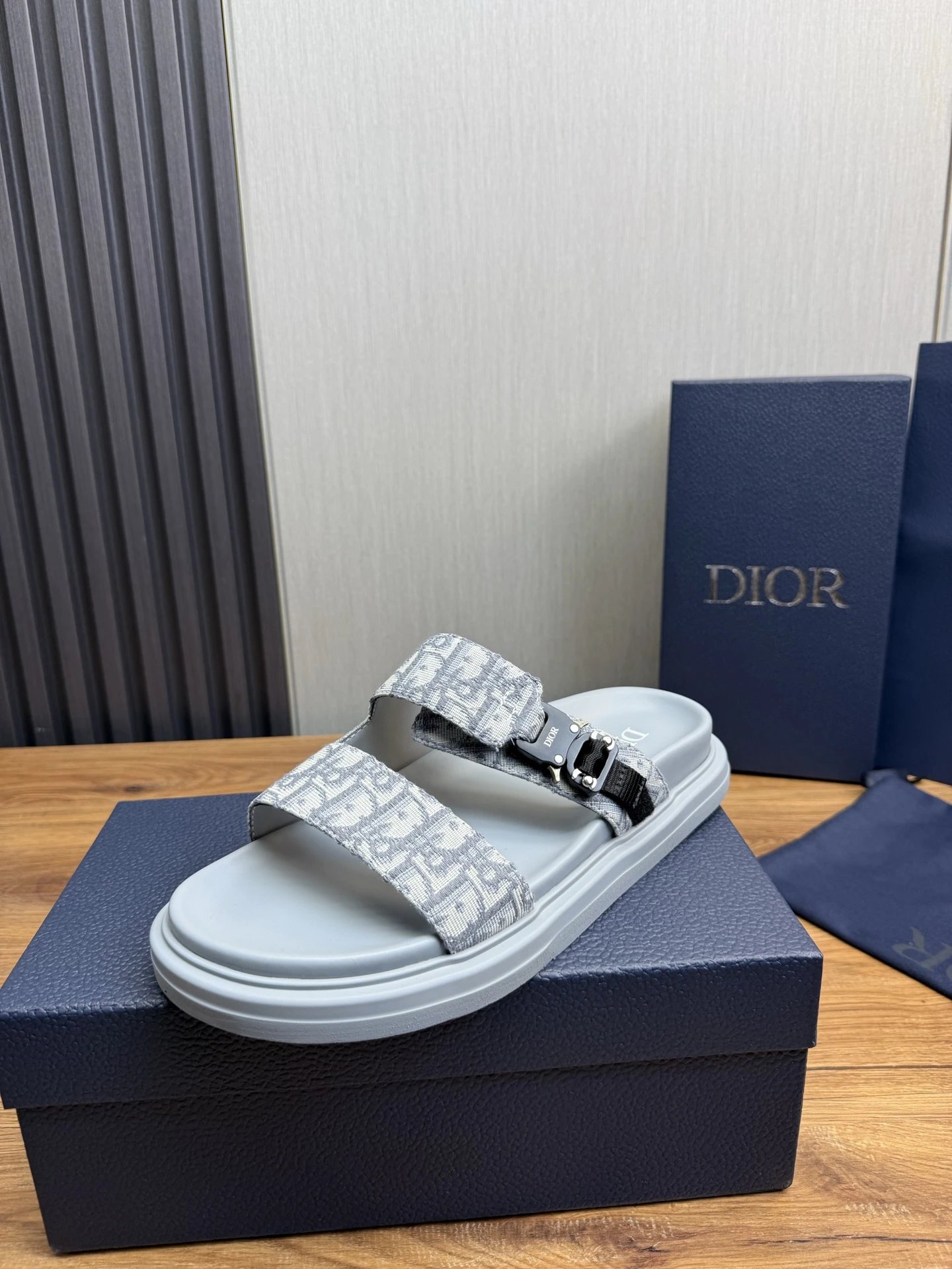 Dior Monogram Grey S