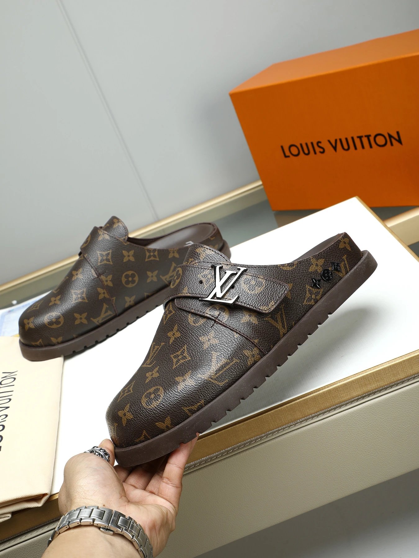 Louis Vuitton Brown 