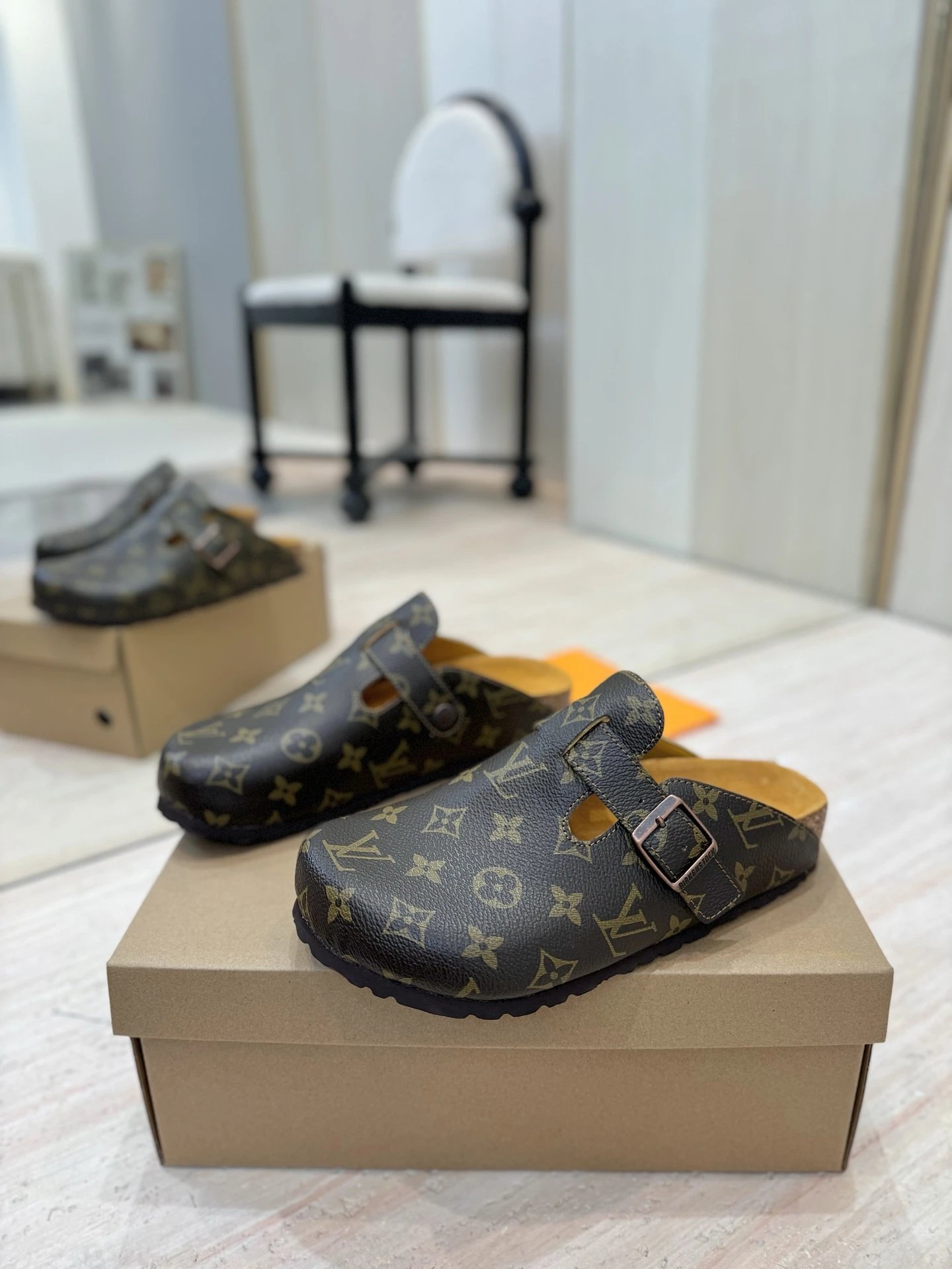 Louis Vuitton Brown 