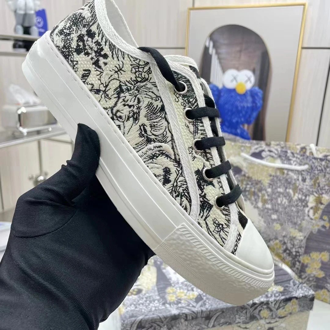 High-end foreign trade flat shoes embroidered letter canvas shoes white shoes fashion shoes