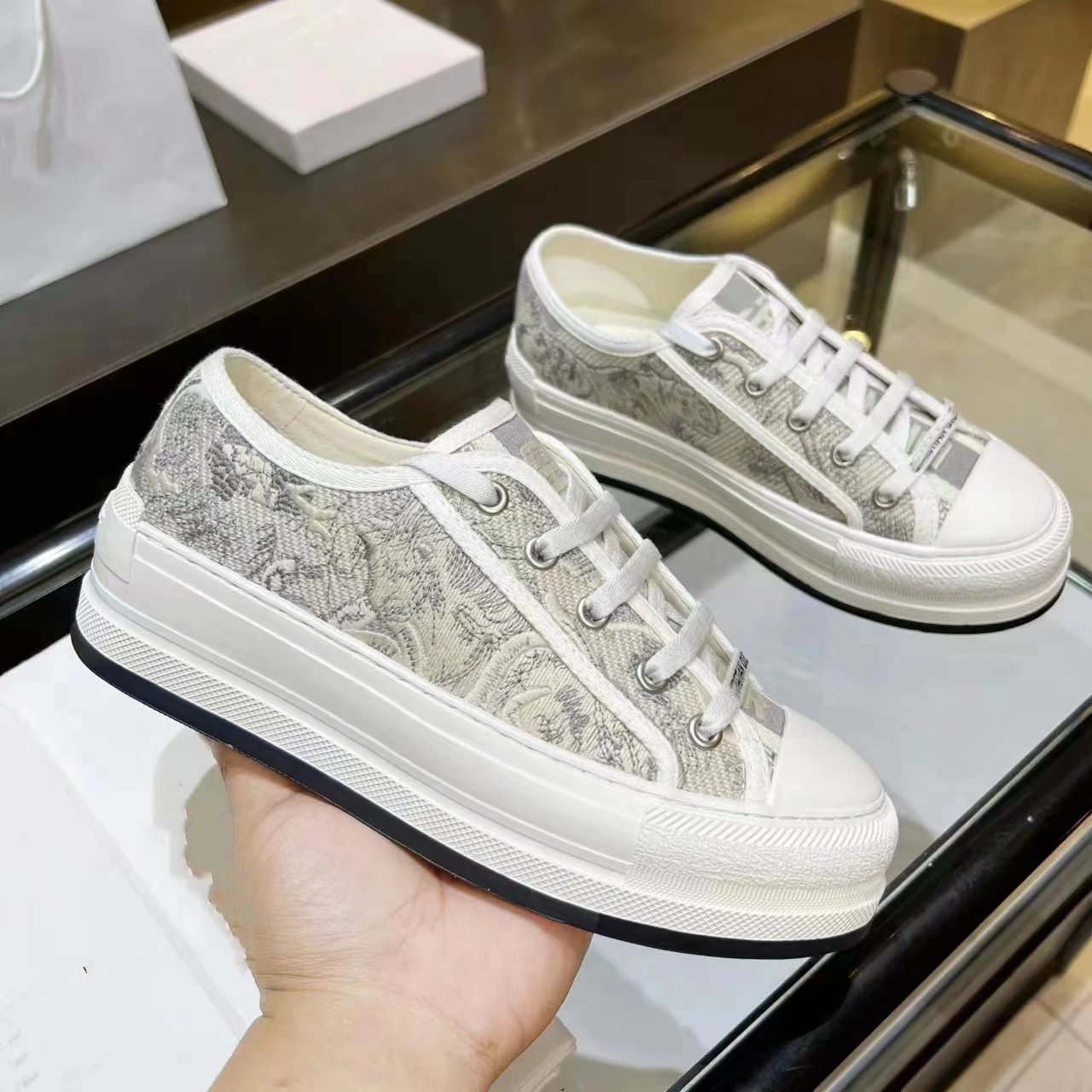 D embroidered 2024 thick-soled canvas shoes letter series casual shoes college style all-match