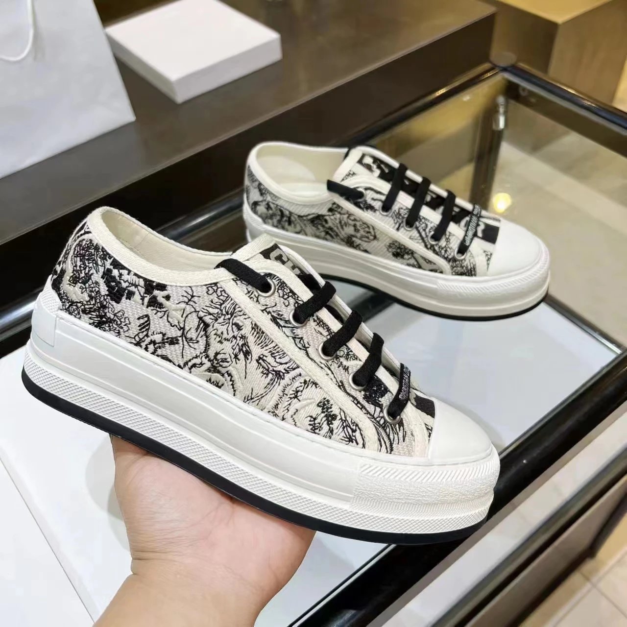 D embroidered 2024 thick-soled canvas shoes letter series casual shoes college style all-match