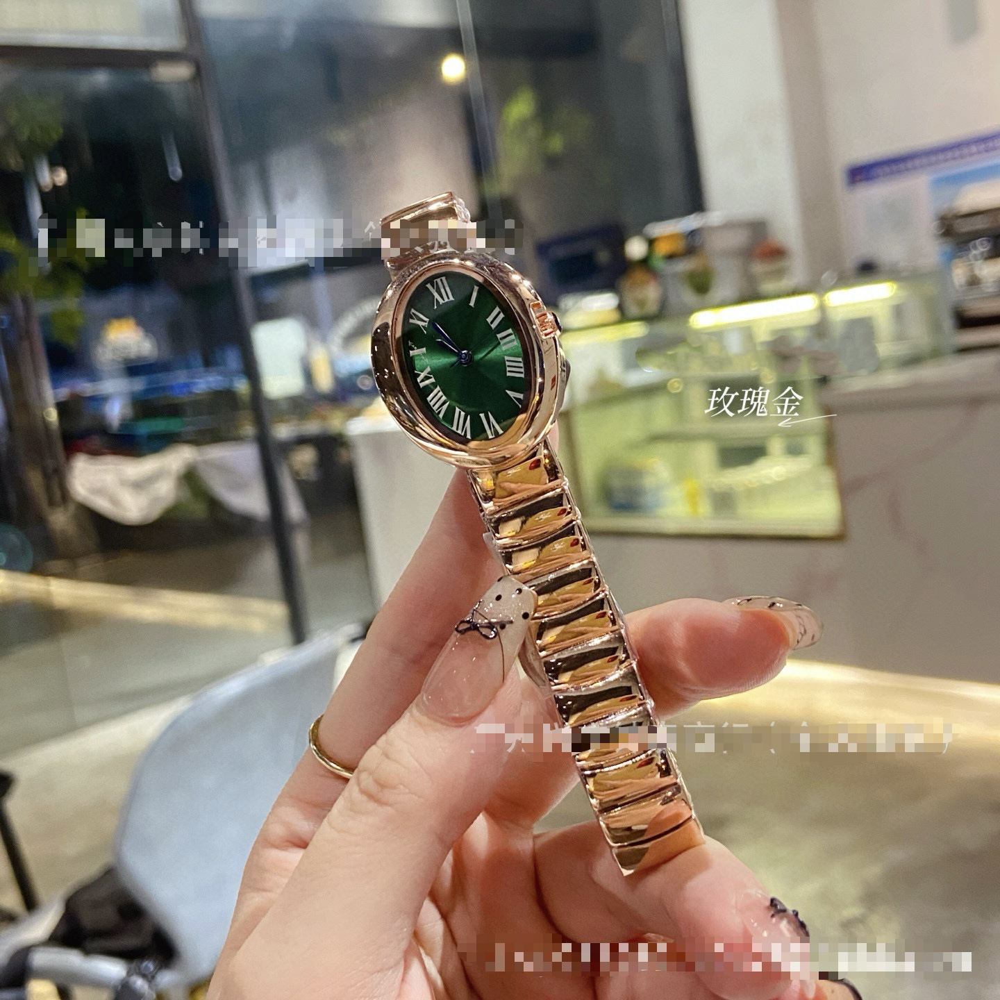 Cartier new quartz ladies watch small gold bracelet bathtub oval diamond Roman elegant