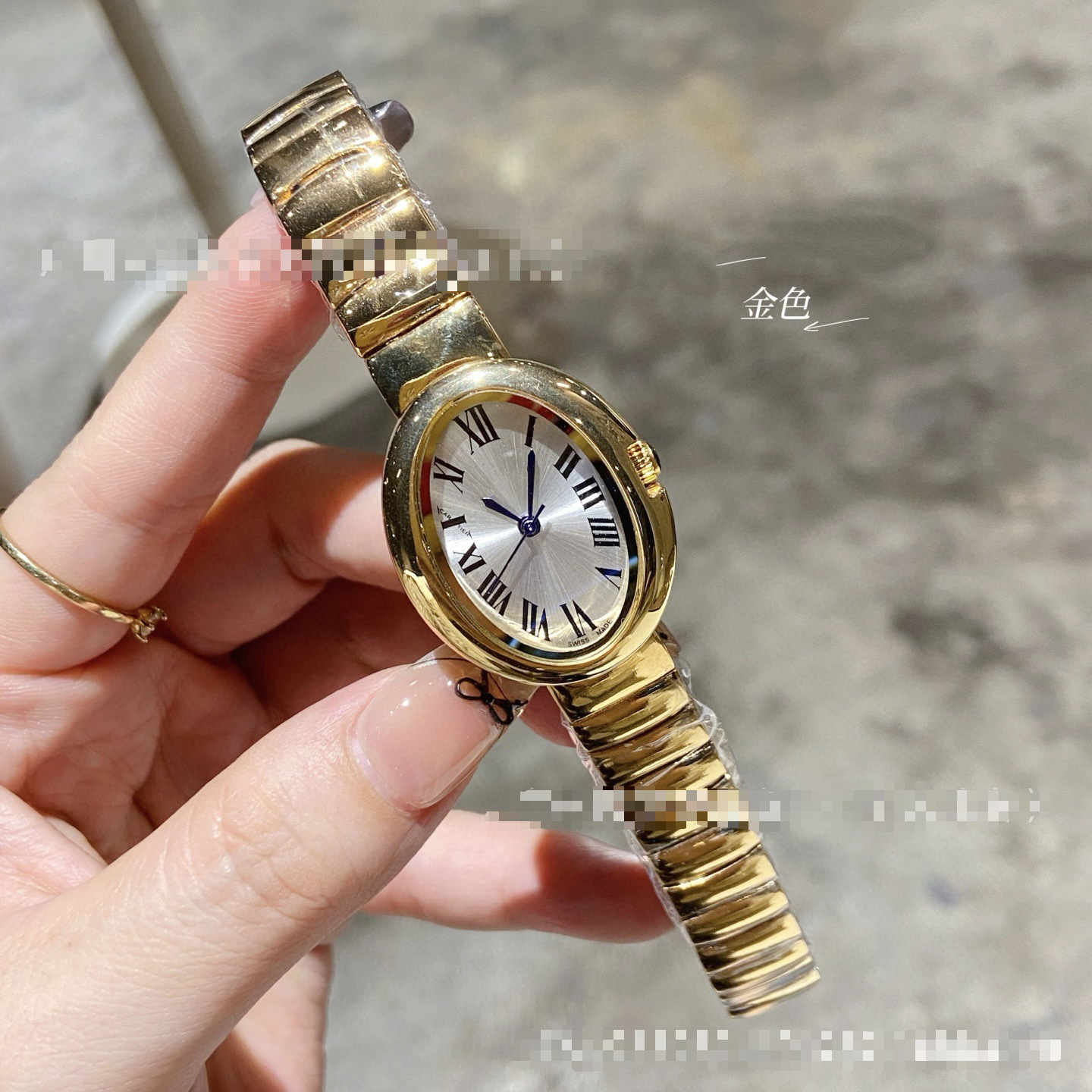 Cartier new quartz ladies watch small gold bracelet bathtub oval diamond Roman elegant