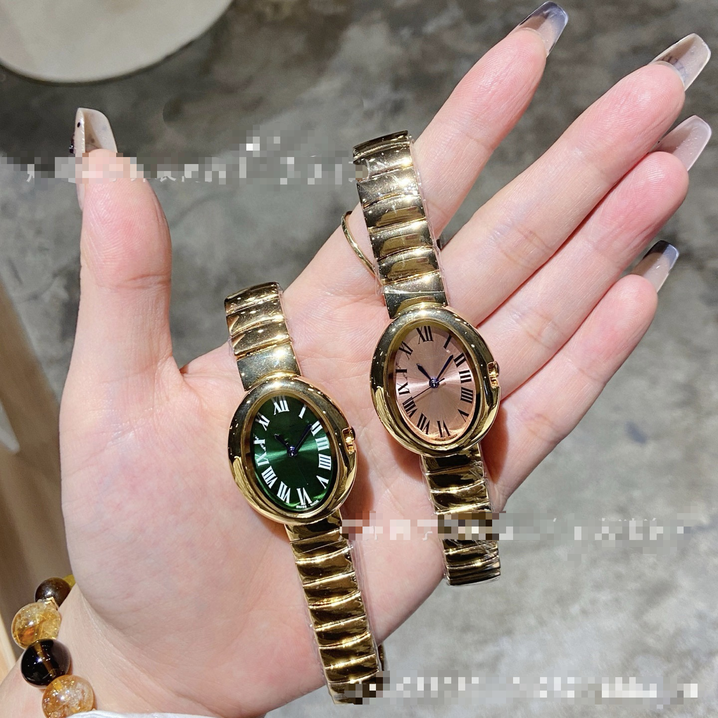 Cartier new quartz ladies watch small gold bracelet bathtub oval diamond Roman elegant