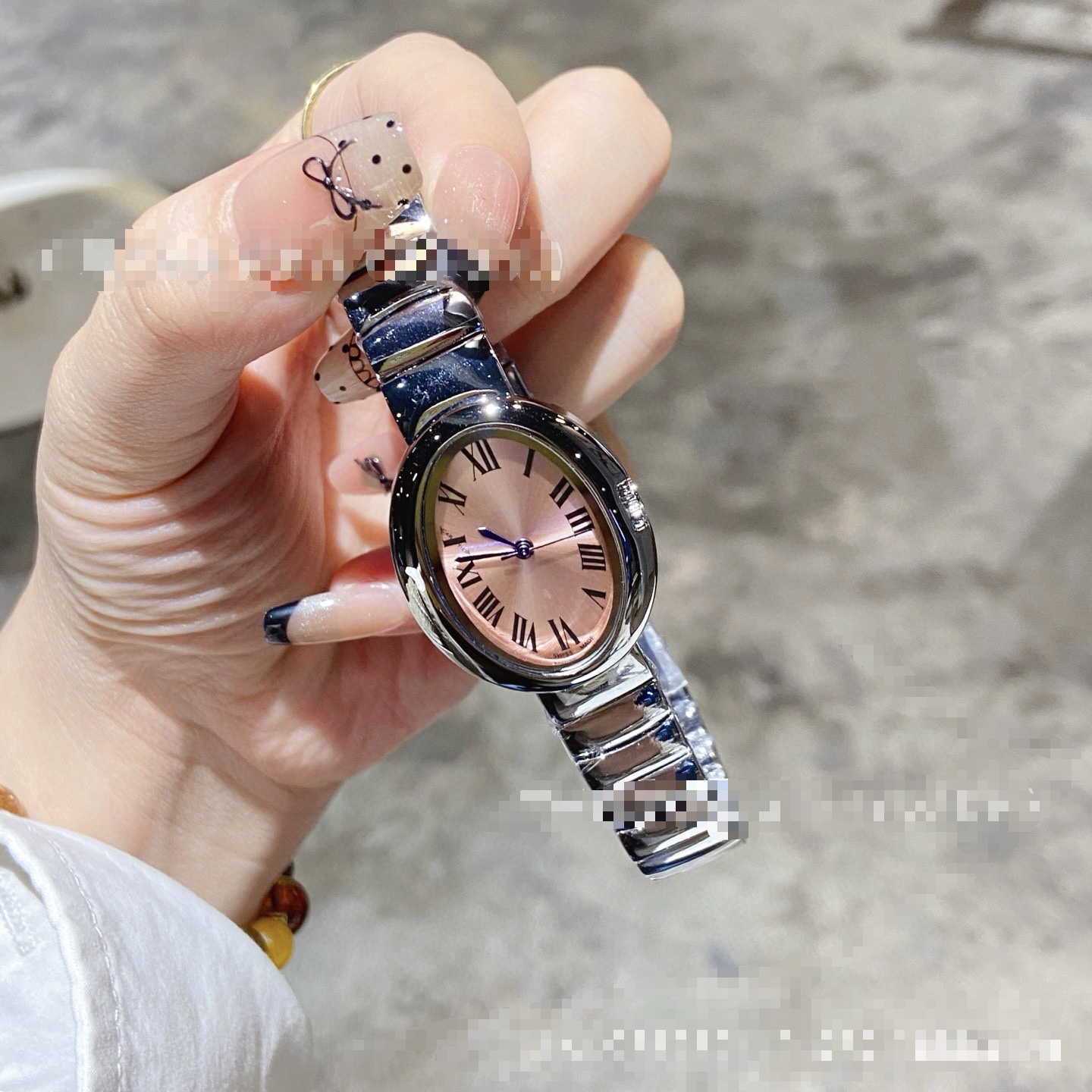 Cartier new quartz ladies watch small gold bracelet bathtub oval diamond Roman elegant