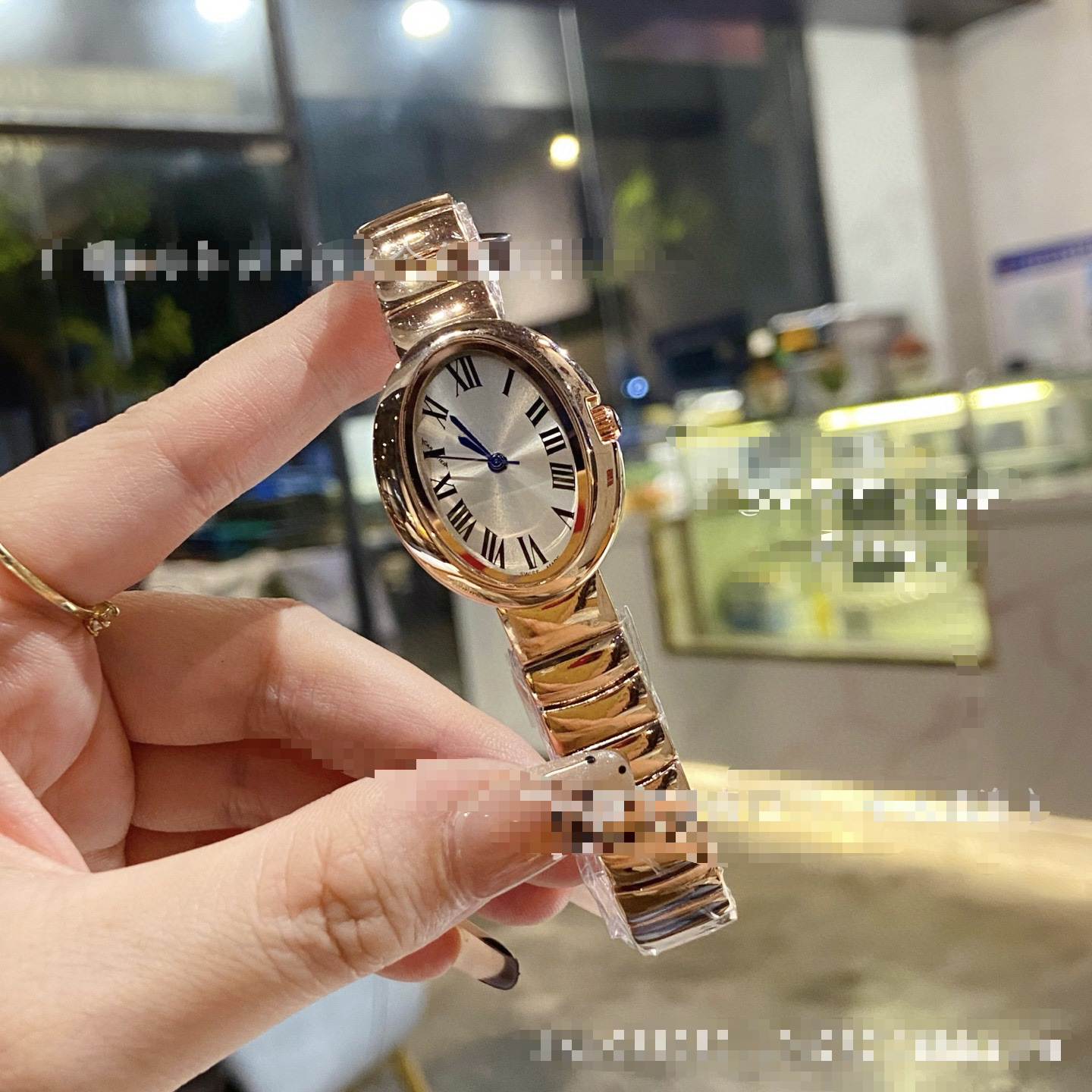 Cartier new quartz ladies watch small gold bracelet bathtub oval diamond Roman elegant