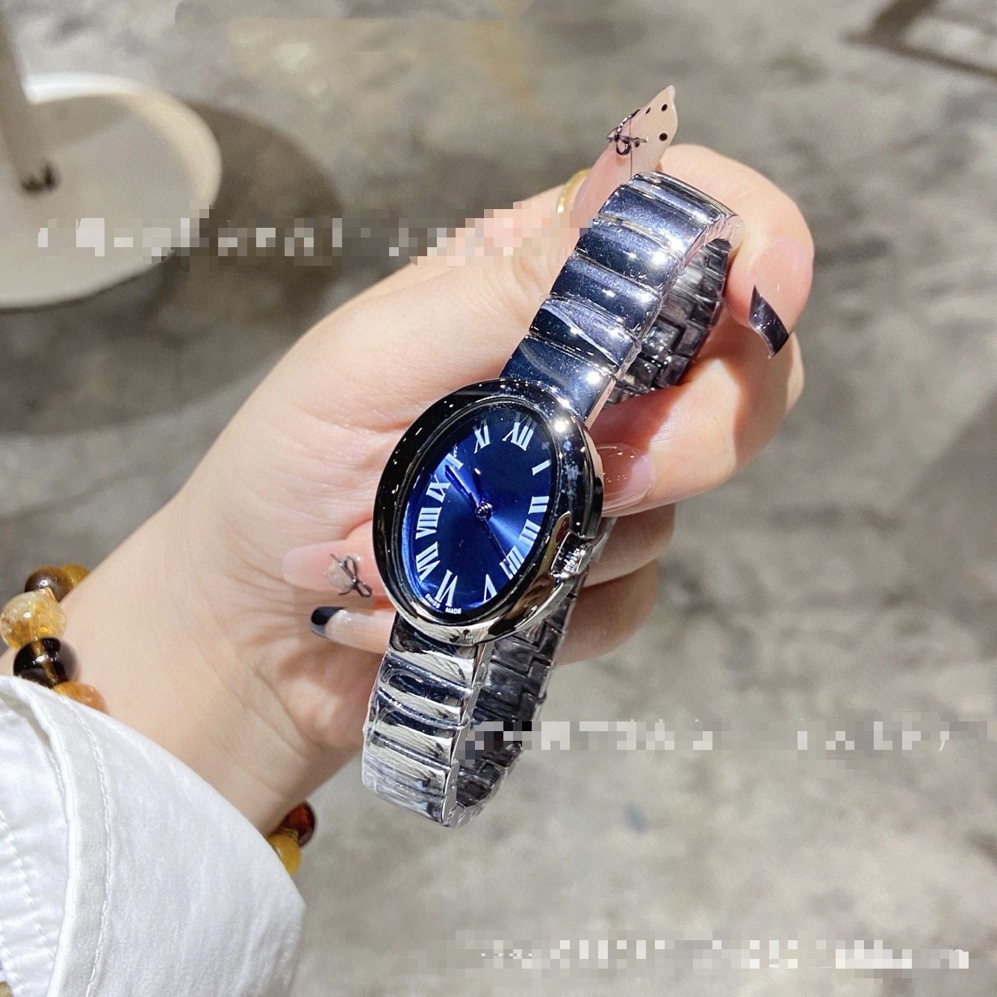 Cartier new quartz ladies watch small gold bracelet bathtub oval diamond Roman elegant