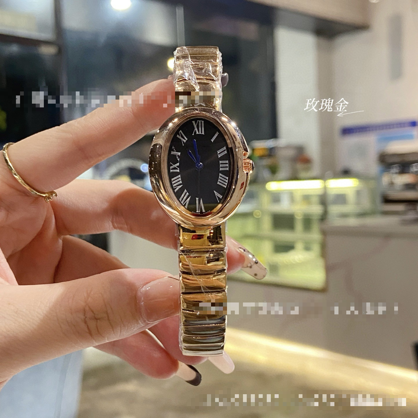 Cartier new quartz ladies watch small gold bracelet bathtub oval diamond Roman elegant