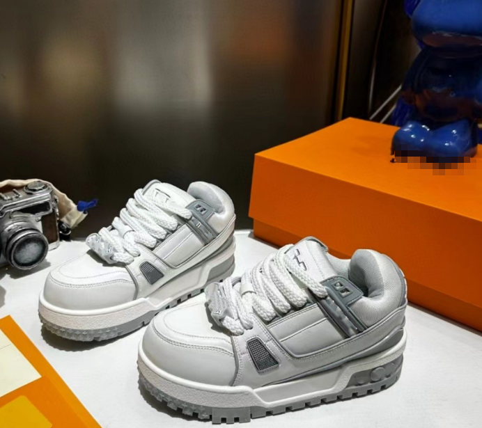 2025 Spring New Thick-soled Heightened LV Chubby Bread Shoes Casual and Versatile