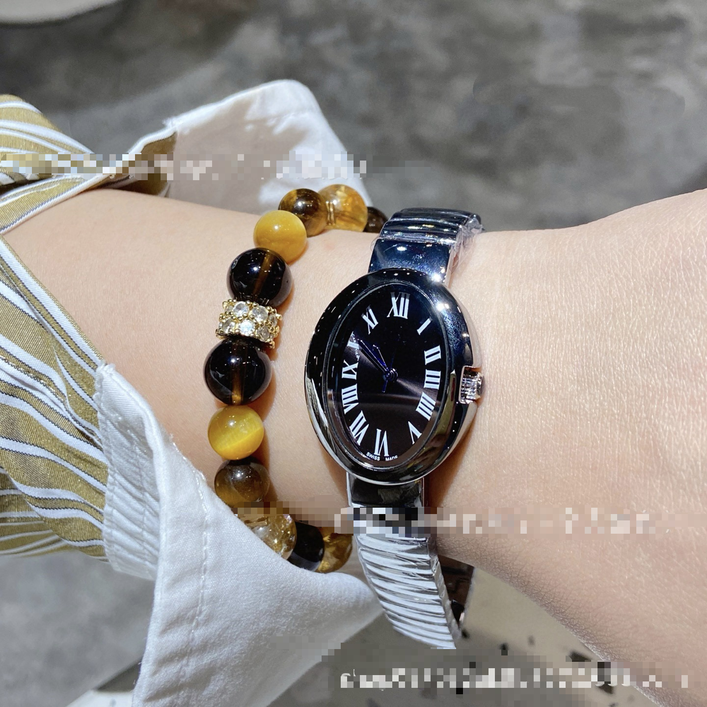 Cartier new quartz ladies watch small gold bracelet bathtub oval diamond Roman elegant