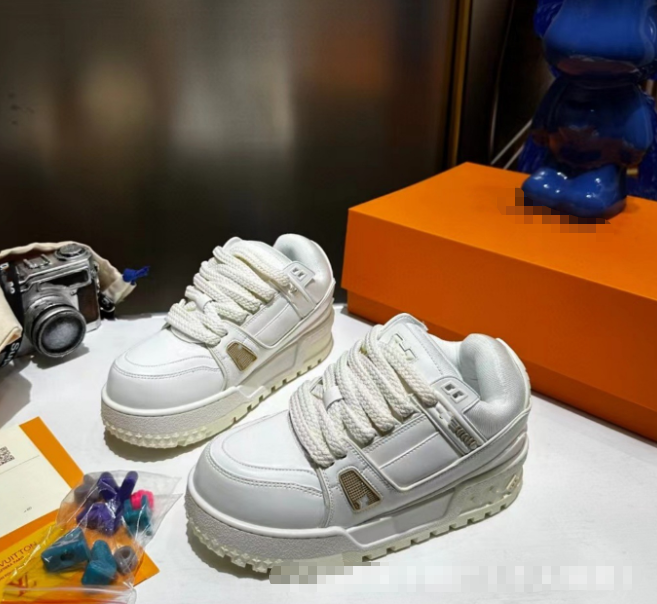 2025 Spring New Thick-soled Heightened LV Chubby Bread Shoes Casual and Versatile