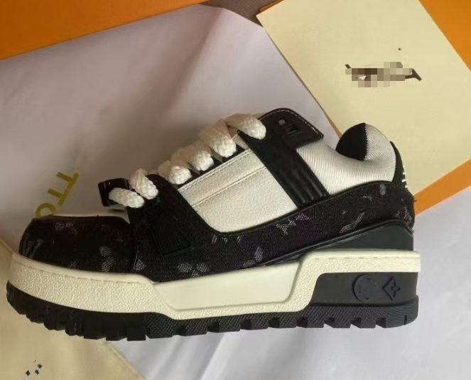 2025 Spring New Thick-soled Heightened LV Chubby Bread Shoes Casual and Versatile