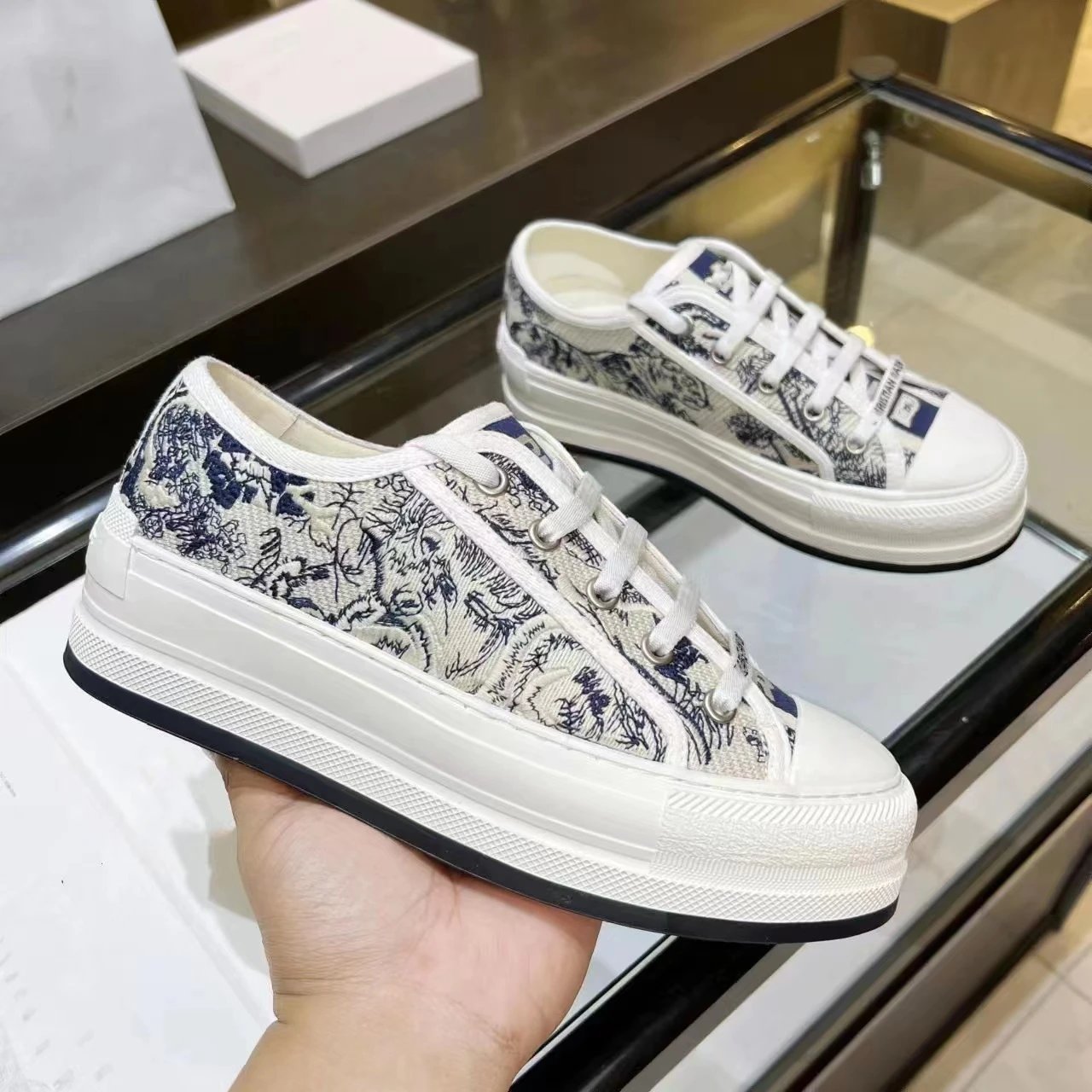 D embroidered 2024 thick-soled canvas shoes letter series casual shoes college style all-match