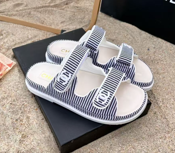 Xiaoxiang style 2024 new diamond-shaped slippers,thick-soled flat-soled Velcro sandals for women