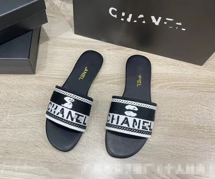 Xiangxiang high-end flat slippers for women to wear as outerwear, fashionable flip flops
