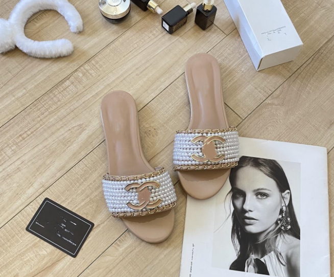 Small Chanel style slippers women summer outdoor flat leather pearl sandals CC British