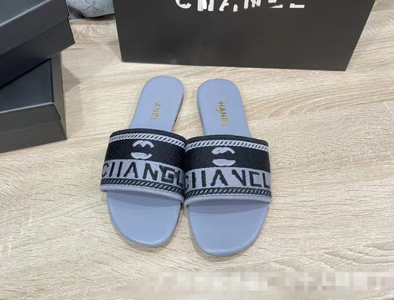 Xiangxiang high-end flat slippers for women to wear as outerwear, fashionable flip flops