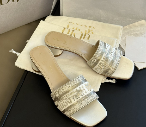 Thick heel rhinestone support women's summer outdoor wear versatile leisure travel beach flat