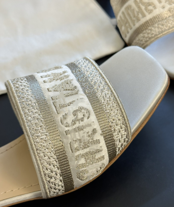 Thick heel rhinestone support women's summer outdoor wear versatile leisure travel beach flat
