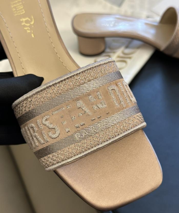 Thick heel rhinestone support women's summer outdoor wear versatile leisure travel beach flat