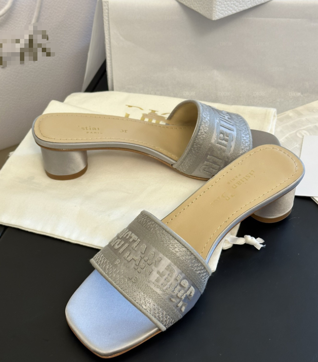Thick heel rhinestone support women's summer outdoor wear versatile leisure travel beach flat