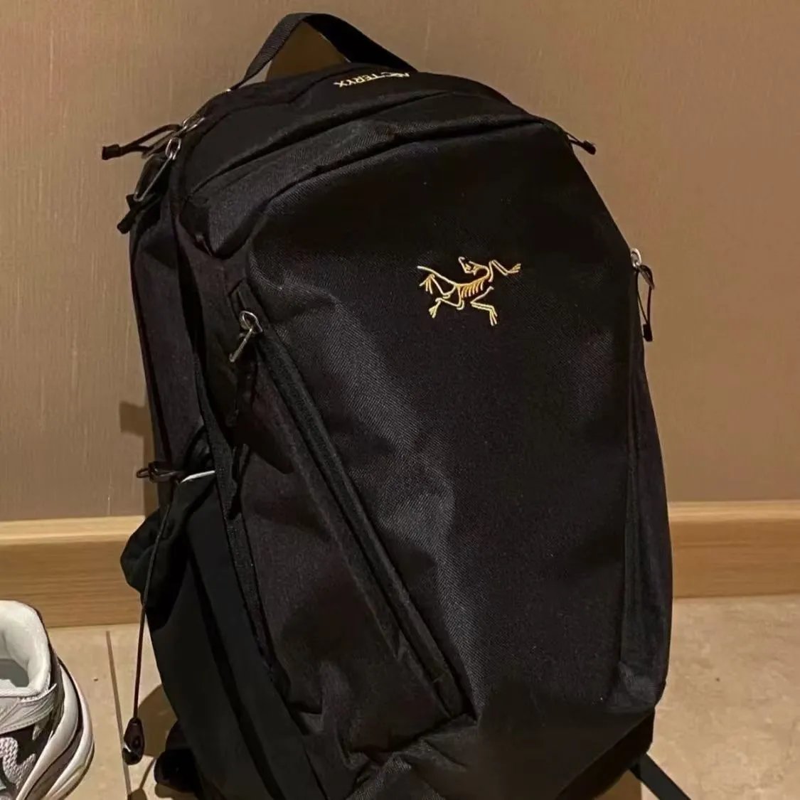 N Black Gold Label Sports Bag