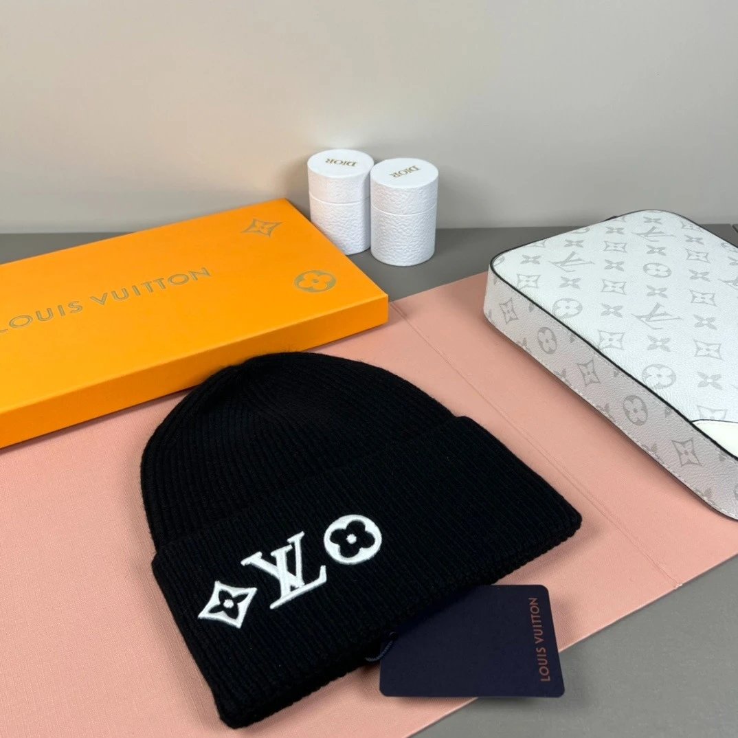 New woolen letter L embroidery autumn and winter brimless small hat winter hat cold hat
