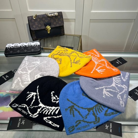 Big logo classic A autumn and winter brimless small hat winter hat cold hat