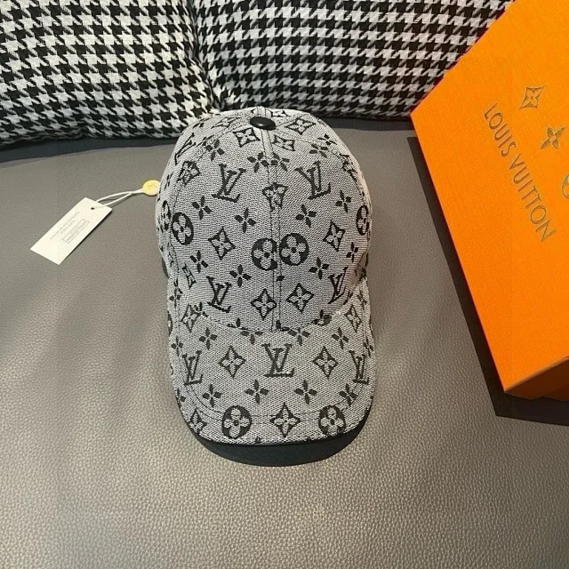 Louis Vuitton Hats Monogram Baseball Cap product detail image 1